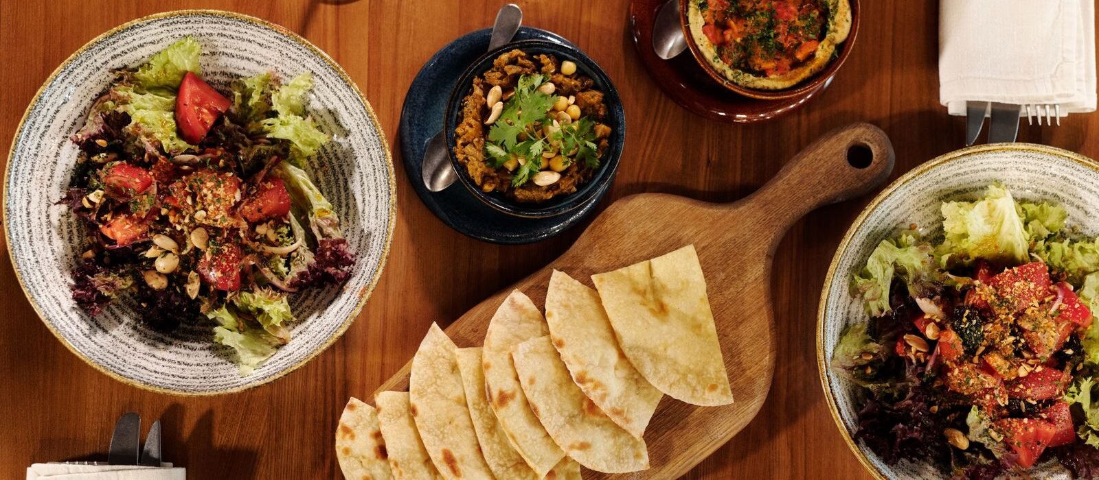 Vegetarian & Vegan Dining in Santorini 2026: Where Locals Eat