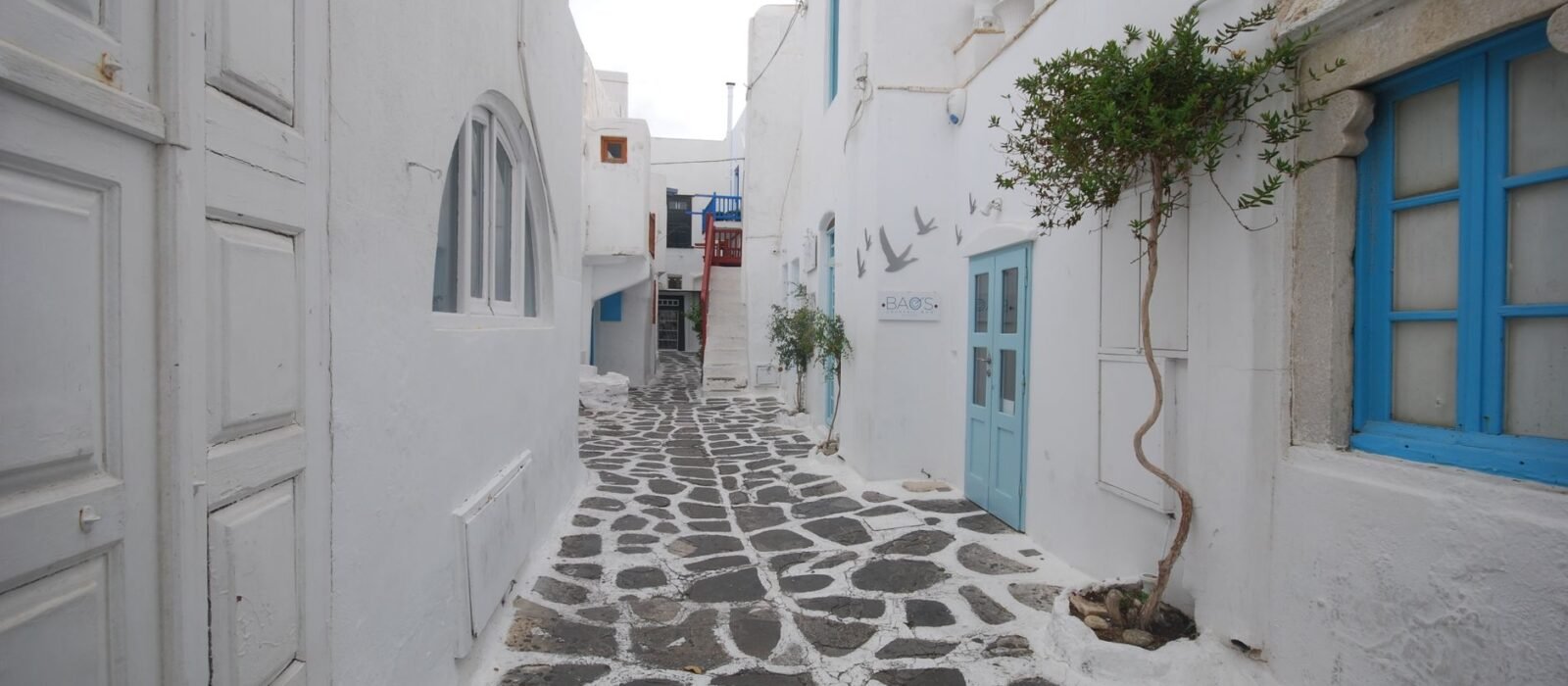 Traditional Santorini Houses 2026: Architecture, History & How to Stay in One