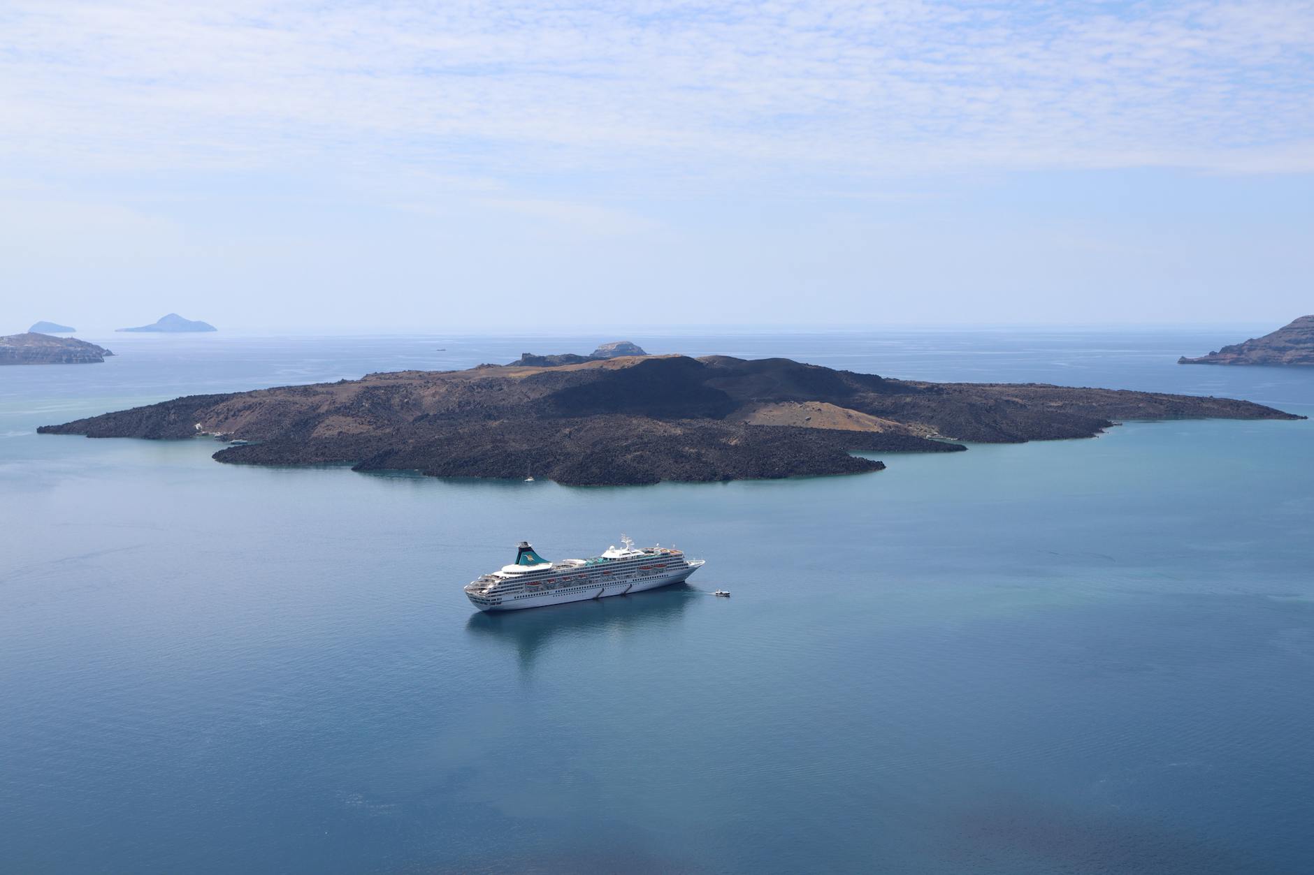 Santorini volcano tour - photo by Mike Kw