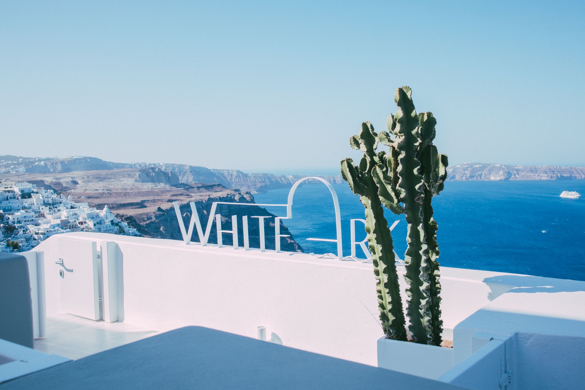 Where to Stay in Santorini 2026: Oia vs Fira vs Imerovigli vs the Rest
